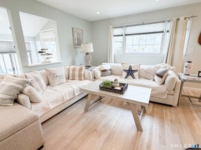 945 E Broadway in Milford, CT - Building Photo - Building Photo