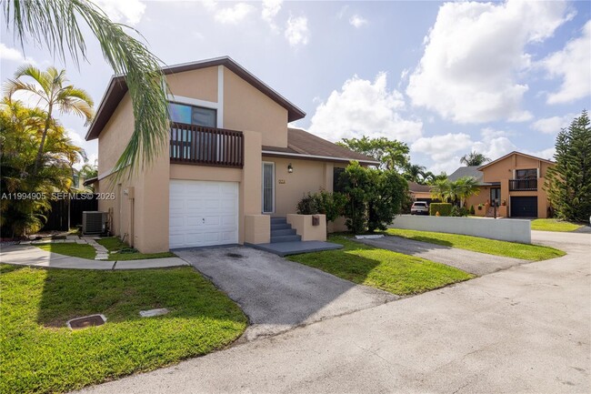 914 NW 106th Ave Cir in Miami, FL - Building Photo - Building Photo