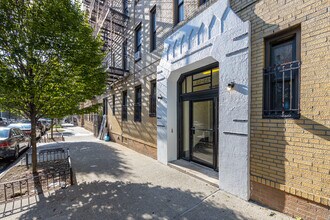 120-122 Odell Clark Pl in New York, NY - Building Photo - Building Photo