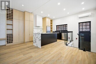 1067 College St in Toronto, ON - Building Photo - Building Photo