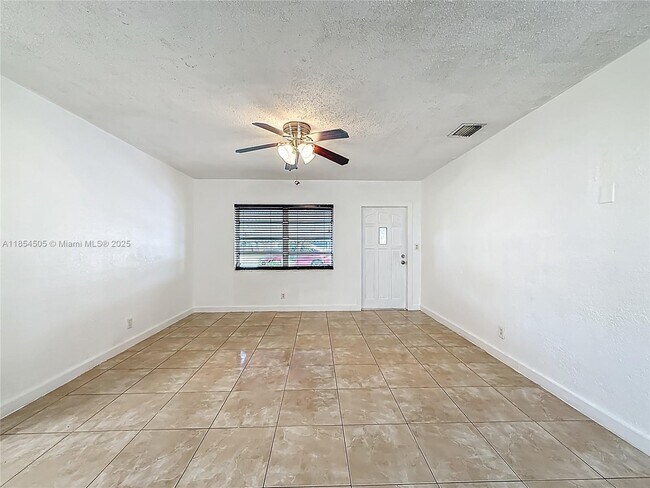 6705 Raleigh St in Hollywood, FL - Building Photo - Building Photo