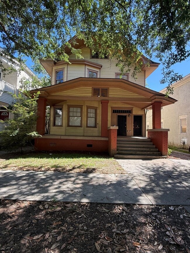 property at 823 E Henry St
