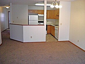 855 Highview Dr in New Richmond, WI - Foto de edificio - Building Photo