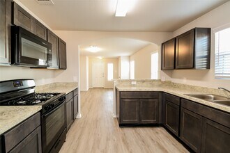23699 Goodfellow Dr in Spring, TX - Foto de edificio - Building Photo