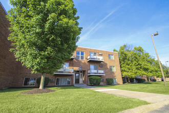 Aspen Village in Cincinnati, OH - Foto de edificio - Building Photo