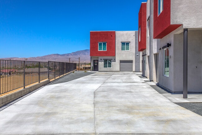 66715 Pinto Way in Desert Hot Springs, CA - Foto de edificio - Building Photo