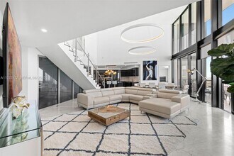 18555 Collins Ave in Sunny Isles Beach, FL - Building Photo - Building Photo