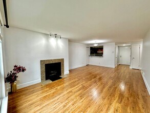 7323 Sand Point Way NE in Seattle, WA - Building Photo - Building Photo