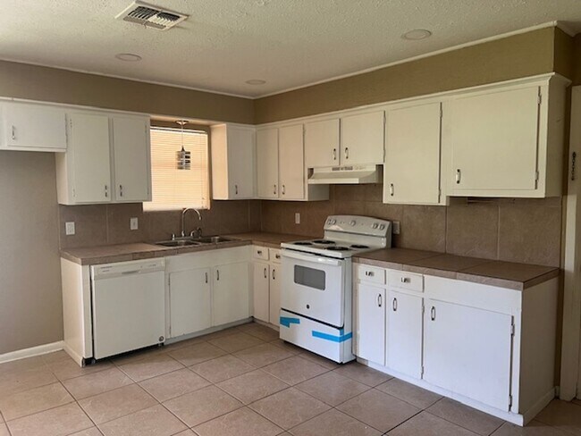 10609 Kingwood Dr in Corpus Christi, TX - Building Photo - Building Photo