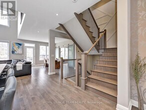 240 Escarpment Cres in Ottawa, ON - Building Photo - Building Photo