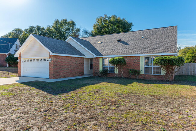546 Tikell Dr in Crestview, FL - Building Photo - Building Photo