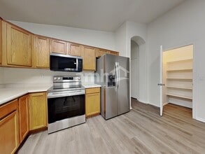 12613 W Reade Ave in Litchfield Park, AZ - Foto de edificio - Building Photo