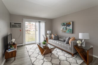 Liberty Square Apartments in Newark, DE - Building Photo - Interior Photo