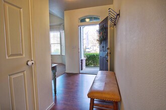 2727 N Crater Ln in Newberg, OR - Foto de edificio - Building Photo