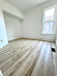 39 1/2 Milton Ave, Unit 1 in Amsterdam, NY - Building Photo - Building Photo