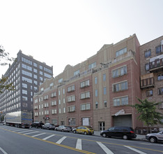 52 Broadway in Brooklyn, NY - Foto de edificio - Building Photo