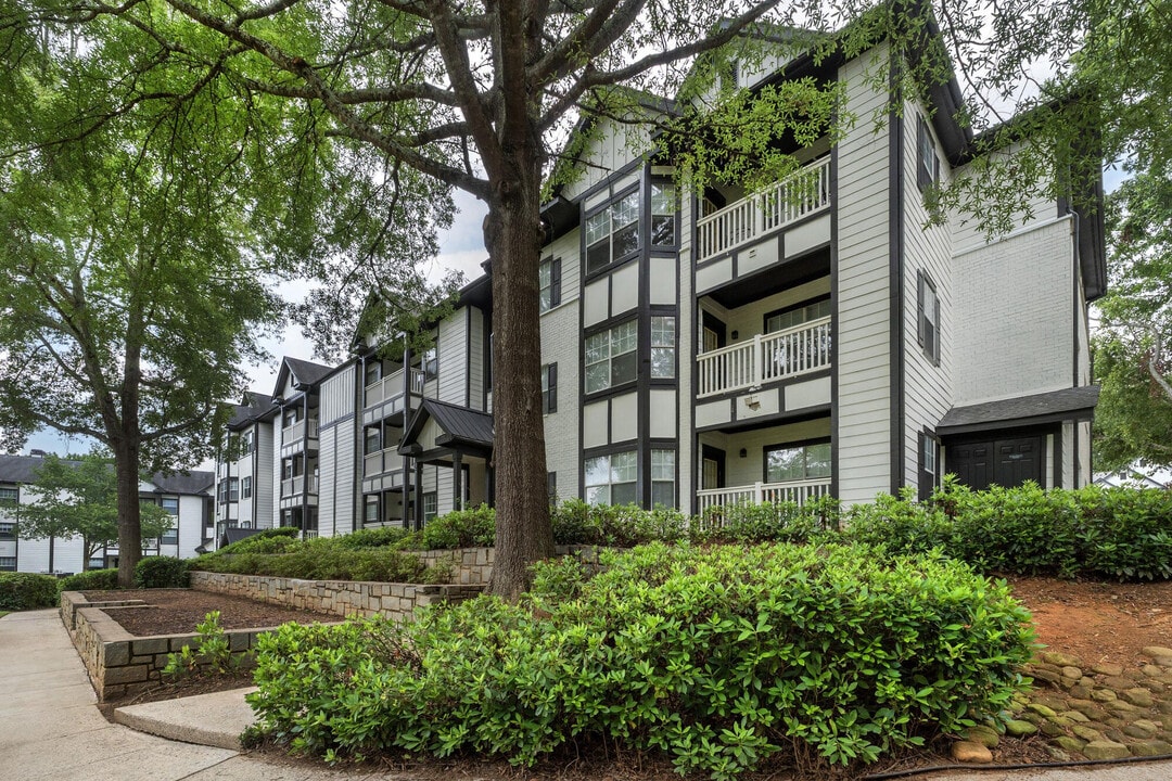 Grande Oaks in Roswell, GA - Building Photo