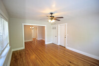 The Hawkins - 815-817 E 42nd in Kansas City, MO - Building Photo - Interior Photo