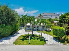 740 5th Ave N in Naples, FL - Building Photo - Building Photo
