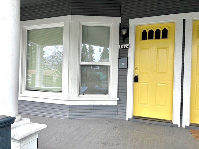 1422-1424-1424 SE Glenwood St in Portland, OR - Building Photo - Building Photo