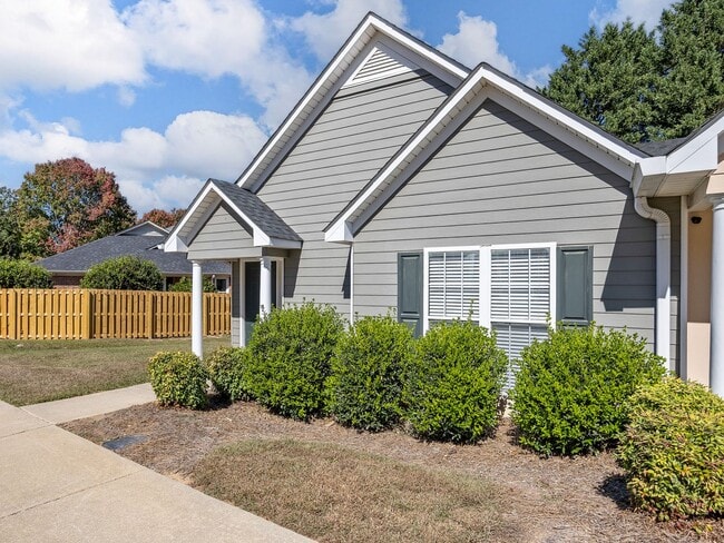 12 Whitfield Way in Greer, SC - Foto de edificio - Building Photo
