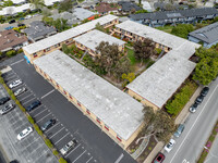 Fountaine East Condominiums in San Mateo, CA - Foto de edificio - Building Photo