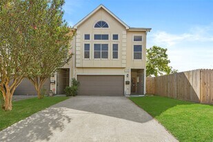 5343 Kiam St in Houston, TX - Building Photo