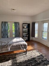 439 W 14th Ave, Unit A in Oshkosh, WI - Building Photo - Building Photo