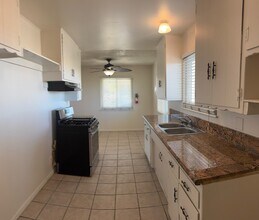 38756 Landon Ave in Palmdale, CA - Foto de edificio - Building Photo