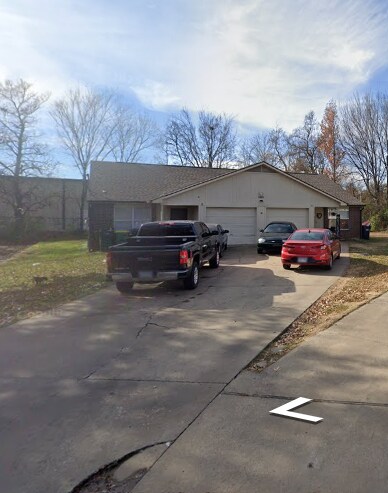 2095 Emily Cir Dr-Unit -B in Springdale, AR - Foto de edificio - Building Photo