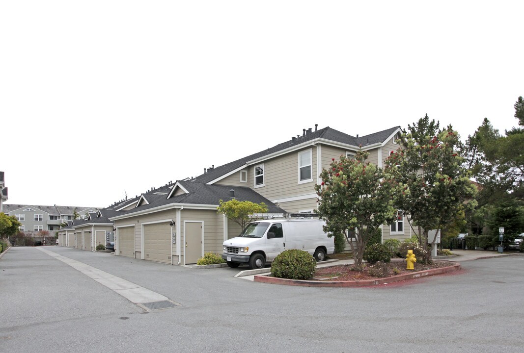 The Miramontes Point Building in Half Moon Bay, CA - Foto de edificio