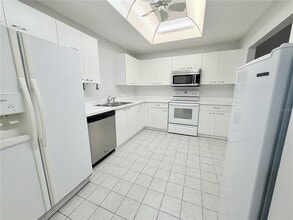 20 Emerald Bay Dr in Oldsmar, FL - Building Photo - Building Photo