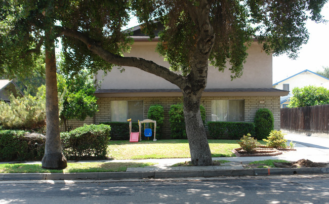 125 S Berkeley Ave in Pasadena, CA - Foto de edificio - Building Photo