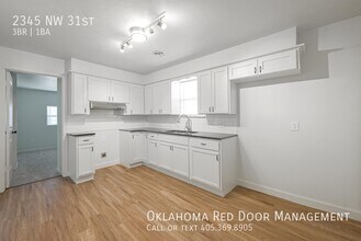 2345 NW 31st St in Oklahoma City, OK - Foto de edificio - Building Photo