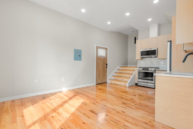 108 Fleming Ave, Unit 1 in Newark, NJ - Foto de edificio - Building Photo