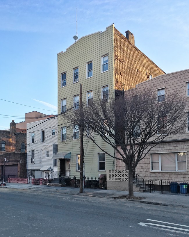 318 Humboldt St in Brooklyn, NY - Building Photo - Building Photo