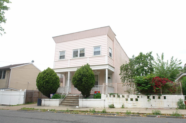 395 Mechanic St in Perth Amboy, NJ - Building Photo - Building Photo