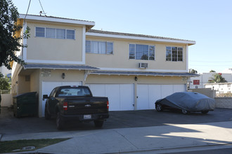 5659 Halbrent Ave in Van Nuys, CA - Building Photo - Primary Photo