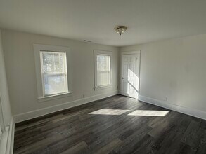 190 Ash St, Unit 2 in Nashua, NH - Foto de edificio - Building Photo