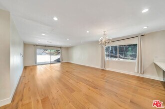 21817 Providencia St in Los Angeles, CA - Building Photo - Building Photo