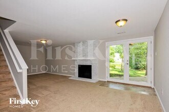 134 Holly Green Dr in Ballwin, MO - Building Photo - Building Photo