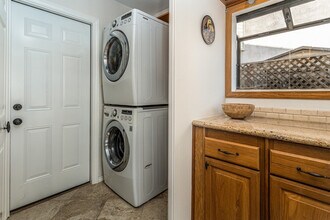 3831 Margaret Way in Carlsbad, CA - Building Photo - Building Photo