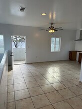 2215 E Tyler Ave, Unit A in Fresno, CA - Foto de edificio - Building Photo