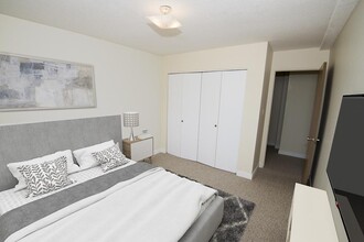 South Ridge Apartments in Edmonton, AB - Building Photo - Building Photo