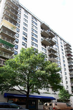 350 W 51st St in New York, NY - Building Photo - Building Photo