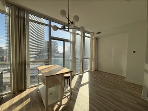 169 Fort York Blvd in Toronto, ON - Building Photo - Building Photo