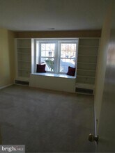 12926 Grays Pointe Rd in Fairfax, VA - Foto de edificio - Building Photo