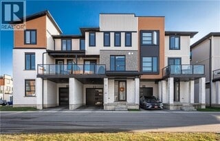 925 Manhattan Way in London, ON - Building Photo