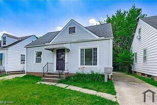 21304 Watson Rd in Maple Heights, OH - Building Photo