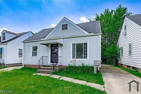 21304 Watson Rd in Maple Heights, OH - Building Photo